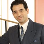 Luca Ferrante (Gianlorenzo Botteri) in un posato per 