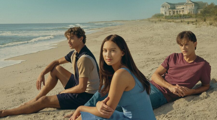 Un particolare del poste della seconda stagione de “L'estate nei tuoi occhi”. Credits: Amazon Prime Video.