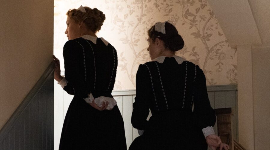 Da sinistra: Ana Garces (Jana Exposito) e Andrea Del Rio (Teresa Villamil) in una scena de 