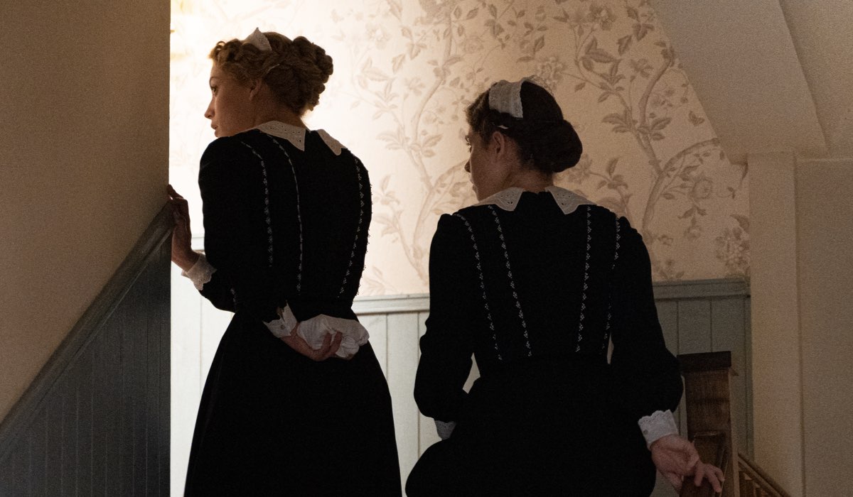 Da sinistra: Ana Garces (Jana Exposito) e Andrea Del Rio (Teresa Villamil) in una scena de 