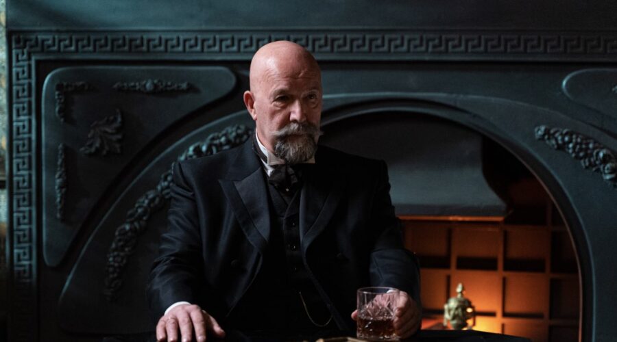 Alberto Gonzalez (Juan Ezquerdo) in una scena de “La Promessa”. Credits: RTI Mediaset.