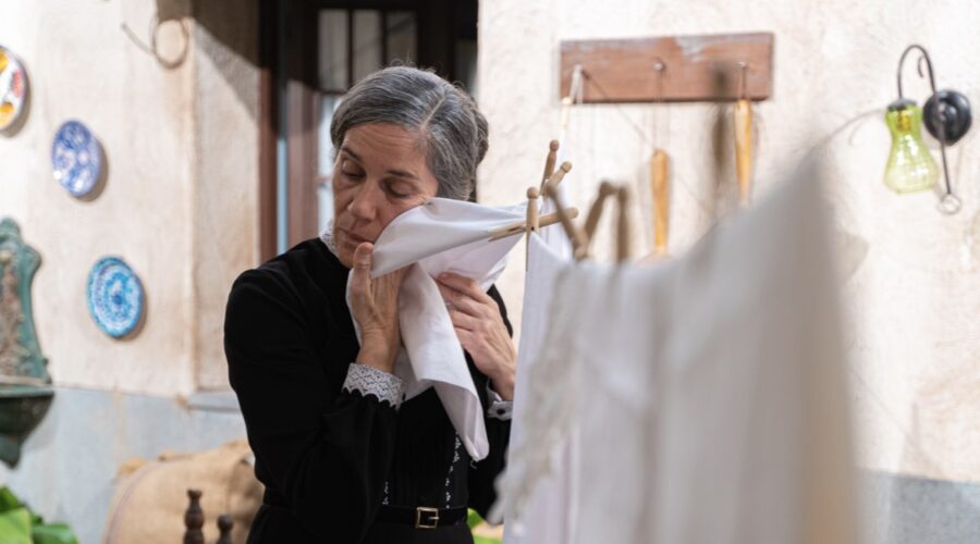 Marga Martínez (Petra Arcos) in una scena de “La Promessa”. Credits: RTI Mediaset.