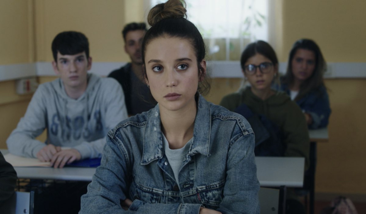 María Pedraza (Alba) in una scena di 