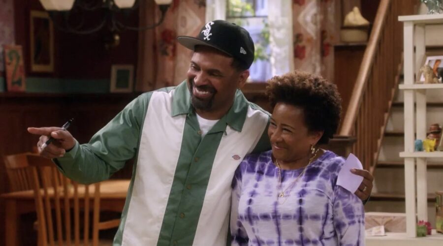 Da sinistra: Omar Epps e Wanda Sykes in “The Upshaws” parte quattro. Credits: Netflix.