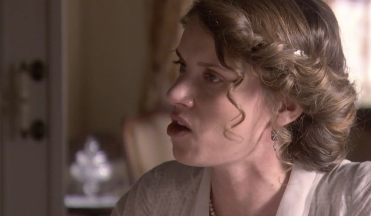 Mariona Tena (Blanca Silva Torrealba) in una scena della puntata 100 di 