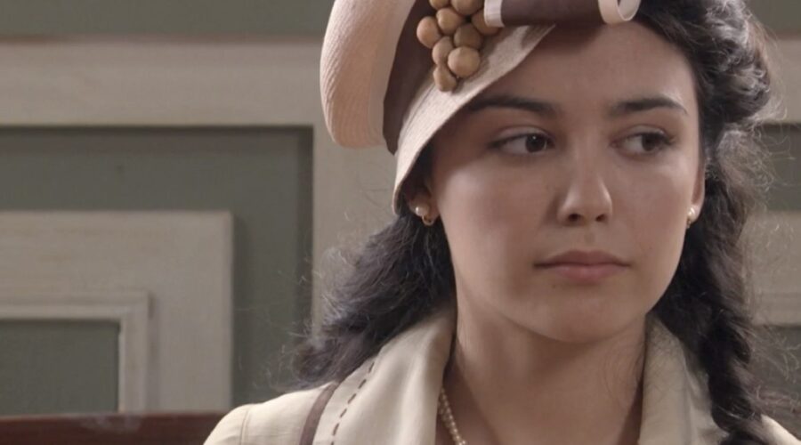 Carla Díaz (Elisa Silva Torrealba) in una scena della puntata 100 di 