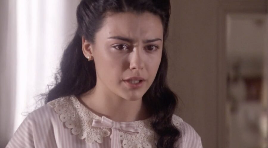 Carla Díaz (Elisa Silva Torrealba) in una scena della puntata 100 di 