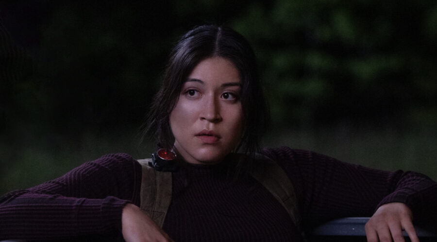 Alaqua Cox (Maya Lopez) in una scena di “Echo”. Credits: Disney+.