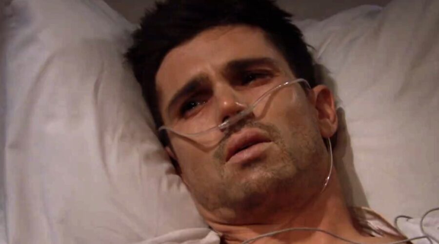 Tanner Novlan interpreta Finn che apre gli occhi, si sveglia ed esce dal coma in “Beautiful”. Credits: cattura schermo/Account Twitter ufficiale.