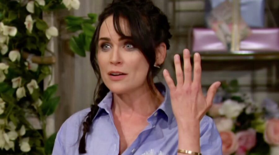 Quinn (Rena Sofer) si presenta senza fede al matrimonio di Carter e Paris in “Beautiful”. Credits: Cattura schermo/Youtube.