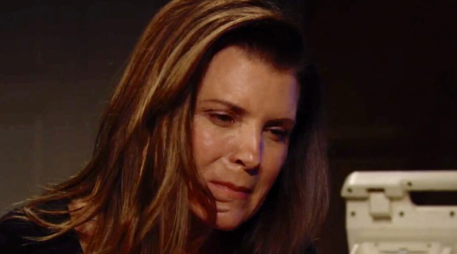 Tanner Novlan Sheila Carter al capezzale di Finn in una scena di “Beautiful”. Credits: cattura schermo/Account Twitter ufficiale.