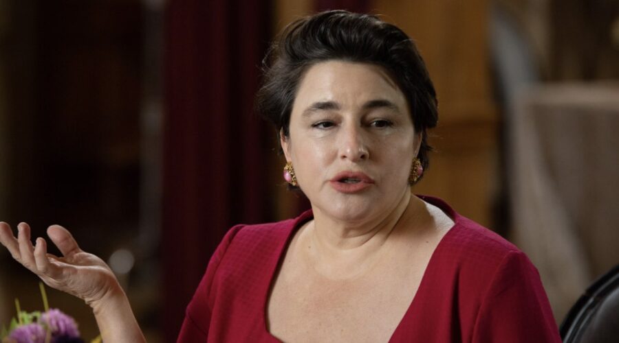 Esra Dermancıoğlu (Behice Hekimoğlu) in una scena di 