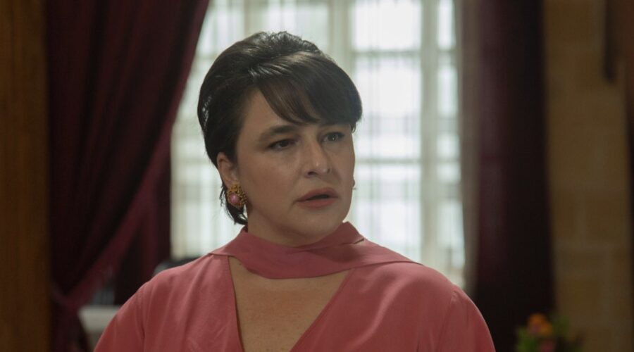 Esra Dermancıoğlu (Behice Hekimoğlu) in una scena di