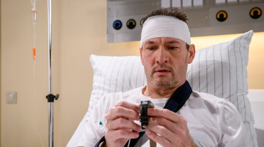 Dieter Bach interpreta Christoph Saalfeld In 