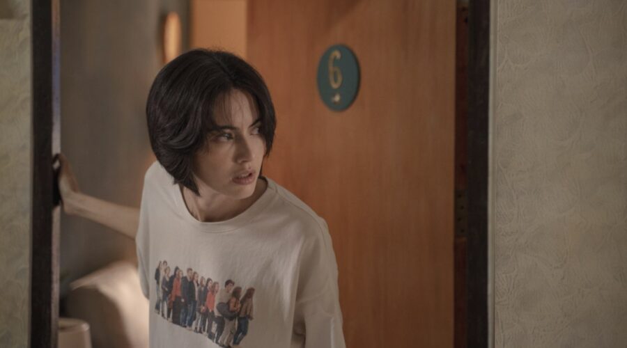 Davika Hoorne Interpreta Toom