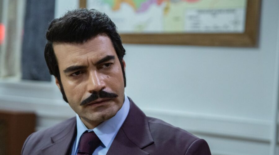 Murat Ünalmis (Demir) in una scena di