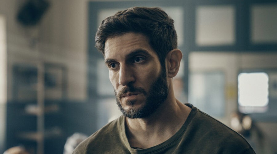 El Cuerpo En Llamas (L To R) Quim Gutiérrez As Albert In Episode 06 Of El Cuerpo En Llamas Credits Sophie Kohler Netflix