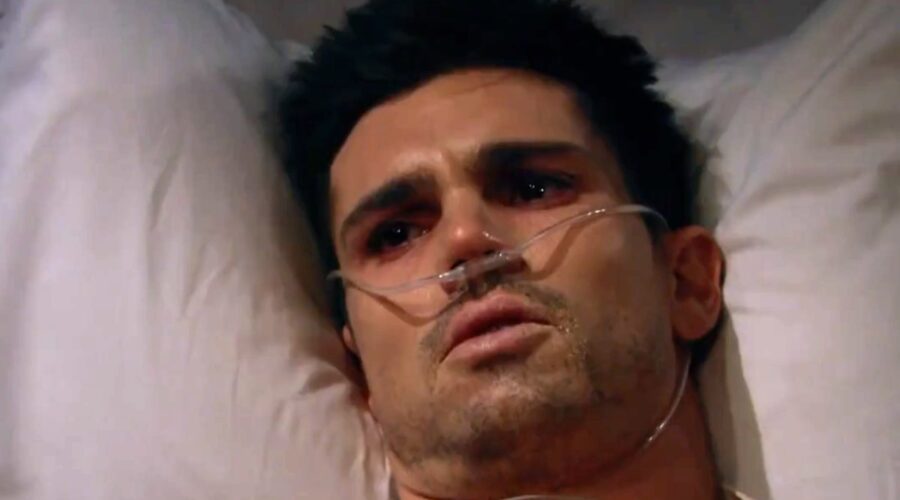 Tanner Novlan interpreta Finn che apre gli occhi, si sveglia ed esce dal coma in “Beautiful”. Credits: cattura schermo/Youtube promo.