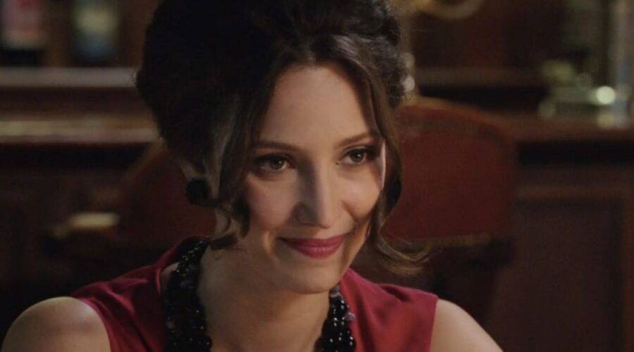 Lucrezia Massari (Flora Gentile Ravasi) in una scena della puntata 12 de 