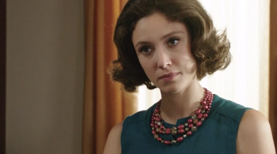 Lucrezia Massari (Flora Gentile Ravasi) in una scena della puntata 13 de 