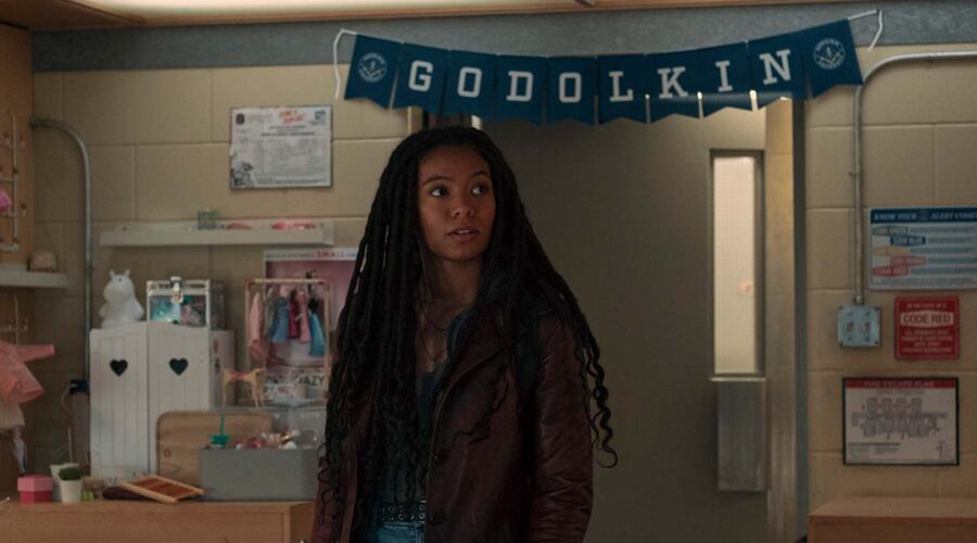 Jaz Sinclair in una scena della serie tv 