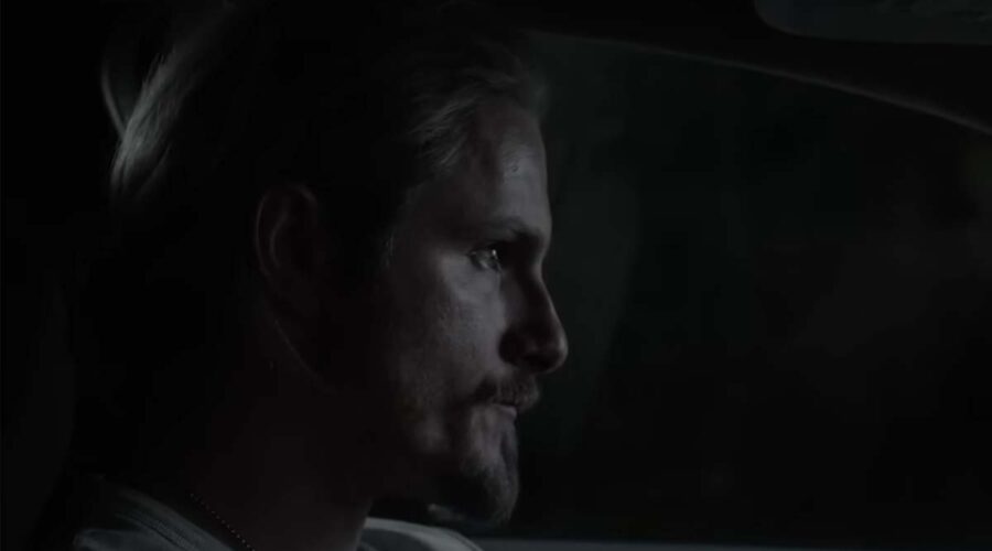 Alexander Ludwig in una scena della serie tv