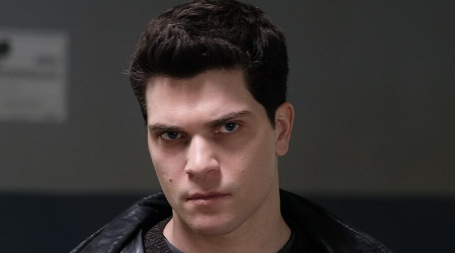 Alessio Lapice nei panni di Calogiuri nella seconda puntata di “Imma Tataranni 3” dal titolo “Liberaci dal male”. Credits: Rai.