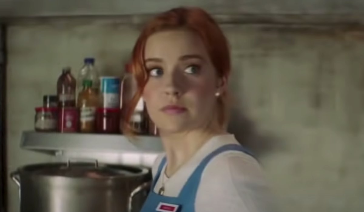Kennedy Mcmann in una scena del trailer di