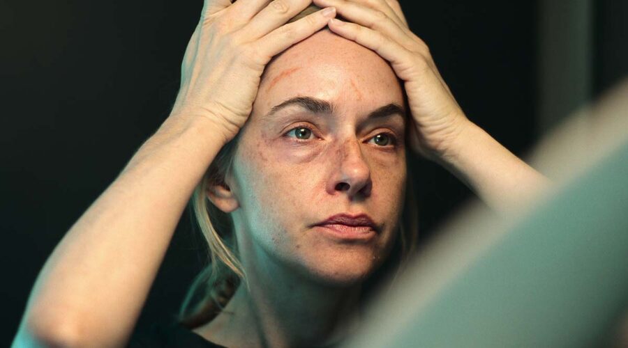 Kim Riedle in una scena della serie tv