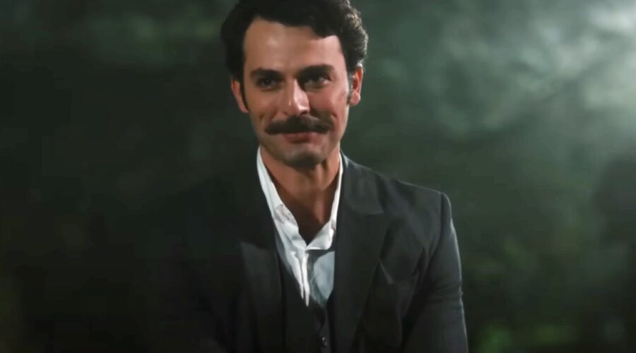 Birkan Sokullu (Petro) in una scena de “La ragazza e l'ufficiale”. Credits: Cattura schermo/YouTube.