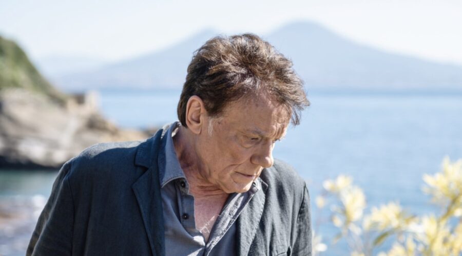 Massimo Ranieri interpreta Michele Ferrara in una scena della fiction “La voce che hai dentro”, la cui prima puntata va in onda giovedì 14 settembre. Credits: Lucky Red/Rti Mediaset.