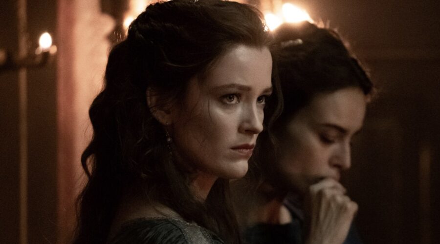 Liah O'Prey interpreta Julia in 