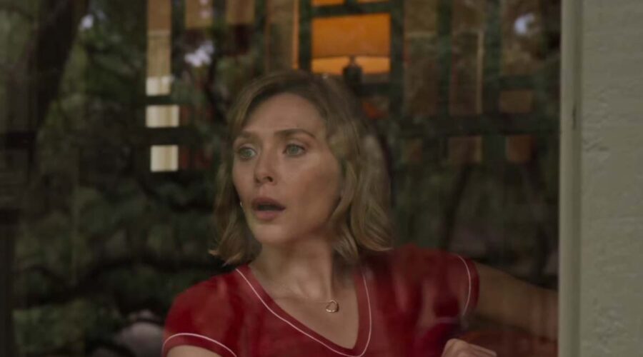 Elizabeth Olsen in una scena di 