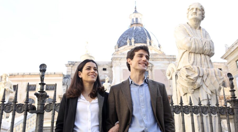 Da sinistra: Rosa Diletta Rossi (Maria Corleone) e Alessandro Fella (Luca Spada) in una scena della serie tv “Maria Corleone”. Credits: Taodue/Clemart/RTI Mediaset.