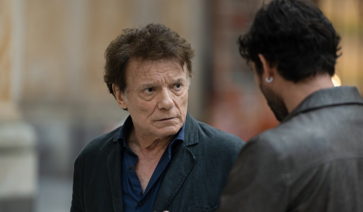 Da sinistra: Massimo Ranieri ed Erasmo Genzini (Michele e Antonio Ferrara) in una scena della fiction “La voce che hai dentro”, la cui terza puntata va in onda venerdì 29 settembre. Credits: Lucky Red/Rti Mediaset.