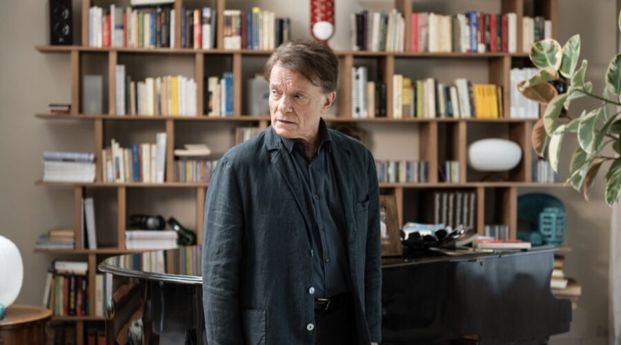 Massimo Ranieri (Michele Ferrara) in una scena de