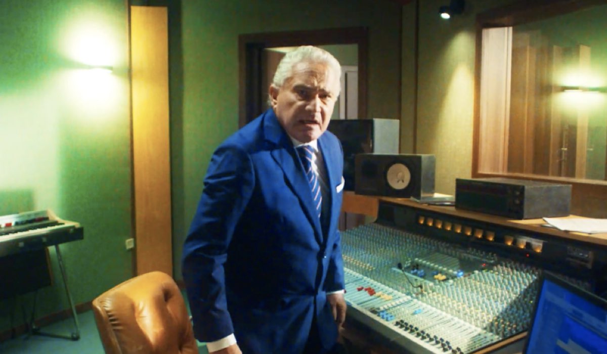 Mimmo Ferrara in una scena de “La voce che hai dentro”. Credits: Cattura schermo/Mediaset Infinity.