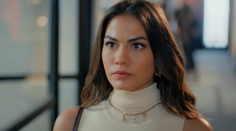 Zeynep (Demet Özdemir) in una scena di “My Home My Destiny 2”. Credits: Cattura schermo/Mediaset Infinity.