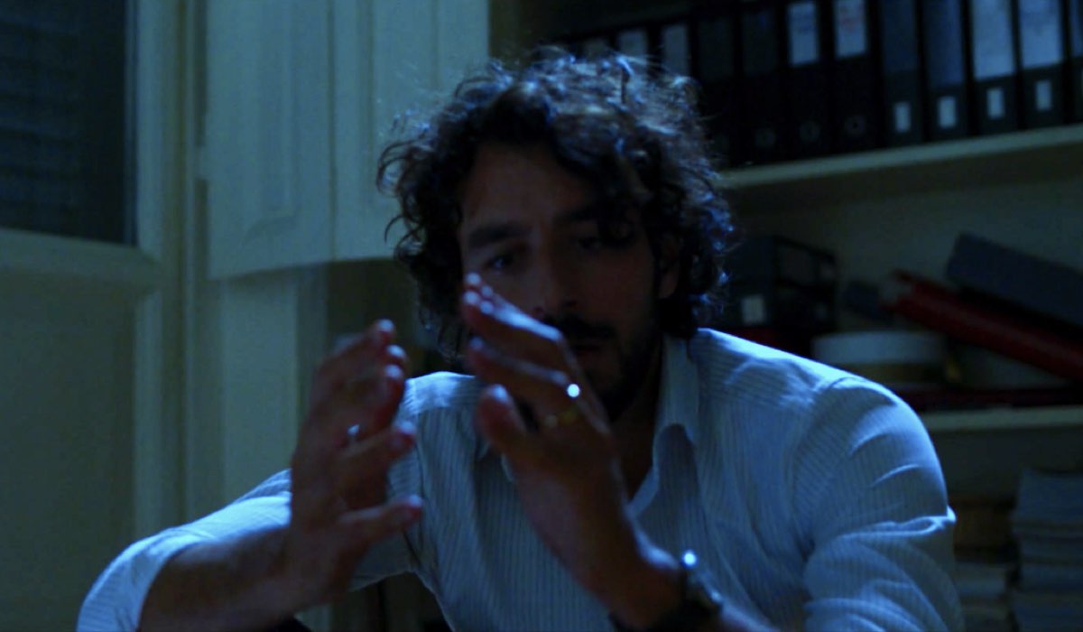 Raffaele (Michele Rosiello) in una scena de “La voce che hai dentro”. Credits: Cattura schermo/Mediaset Infinity.