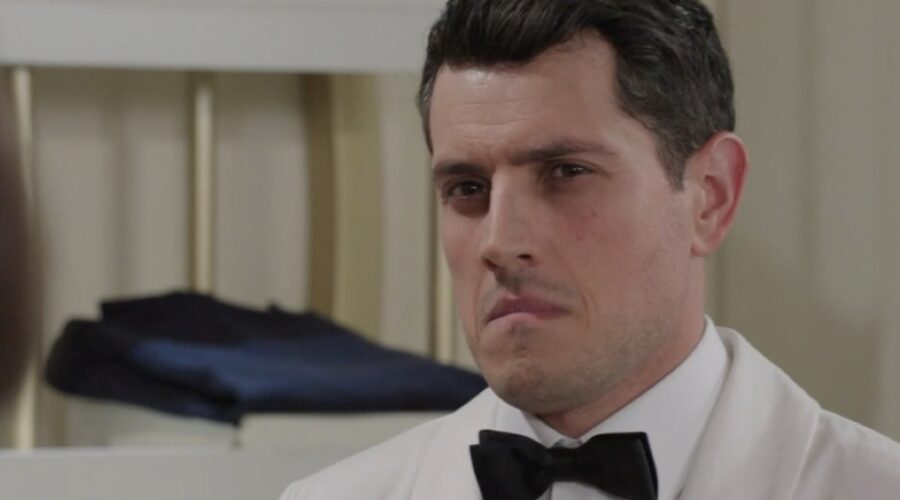 Emanuel Caserio (Salvatore Amato) in una scena della puntata 12 de 