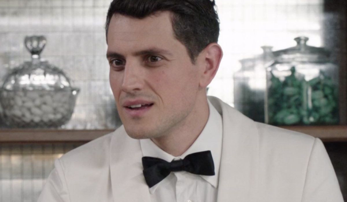 Emanuel Caserio (Salvatore Amato) in una scena della puntata 14 de 