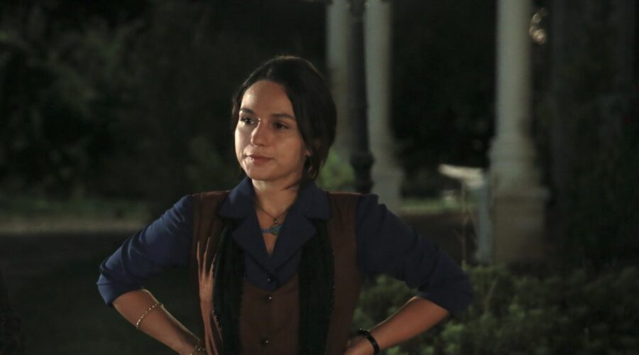 Selin Yeninci (Saniye) in una scena di