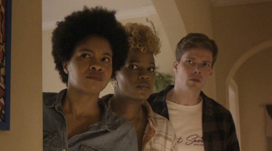 Sinclair Daniel, Brittany Adebumola E Hunter Parrish In The Other Black Girl Credits Disney Plus