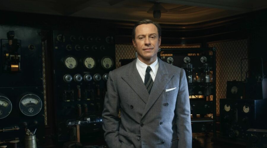 Stefano Accorsi nella prima foto della serie su Guglielmo Marconi. Credits: Rai