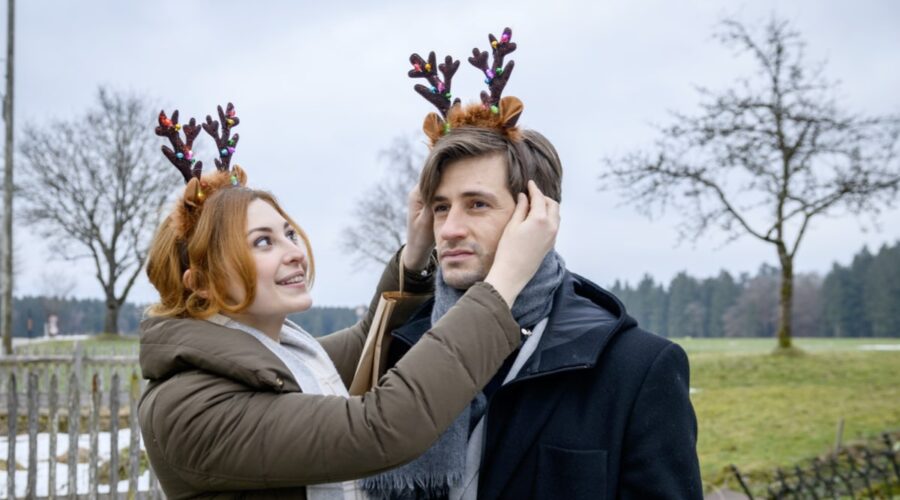 Da sinistra: Sophia Schiller (Constanze Von Thalheim) e Sandro Kirtzel (Paul Lindbergh) in una scena di “Tempesta D'Amore”. Credits: Das Erste/RTI Mediaset.