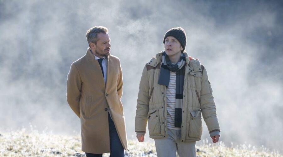 Da sinistra: Sven Waasner (Erik Vogt) e Johannes Huth (Gerry Richter) in “Tempesta D'Amore”. Credits: Das Erste/Rti Mediaset.