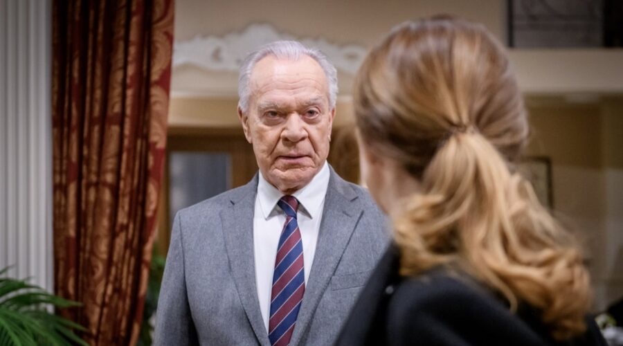 Dirk Galuba nei panni di Werner Saalfeld in una scena di “Tempesta D'Amore”. Credits: Das Erste/RTI Mediaset.