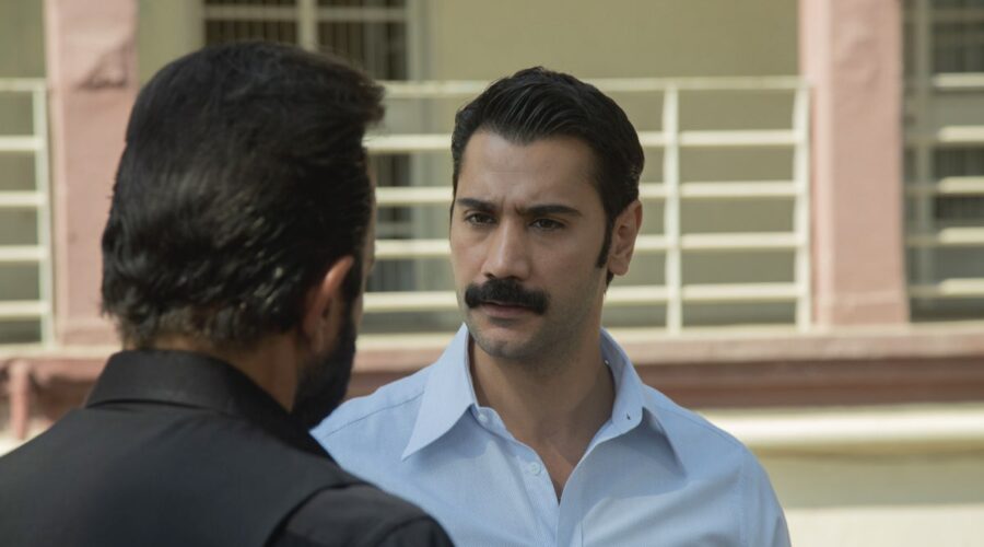 Da sinistra: Kerem Alisik (Fekeli) e Ugur Günes (Yilmaz) in una scena di 