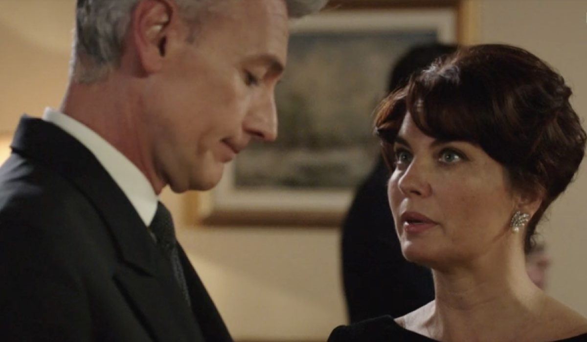 Da sinistra: Roberto Farnesi (Umberto Guarnieri) e Vanessa Gravina (Adelaide Di Sant'Erasmo) in una scena della puntata 13 de 