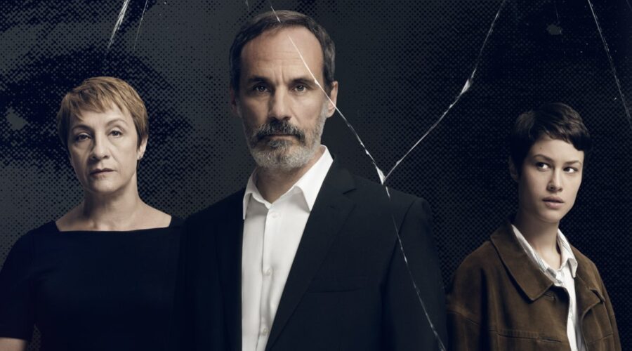 Da sinistra: Blanca Portillo (Alicia Castro), Francesc Garrido (Juan Elías) e Aida Folch (Eva Durán) nella locandina di 